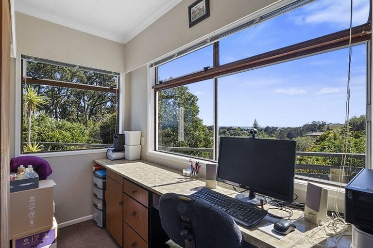 Photo of property in 18 Mount View Place, Spotswood, New Plymouth, 4310