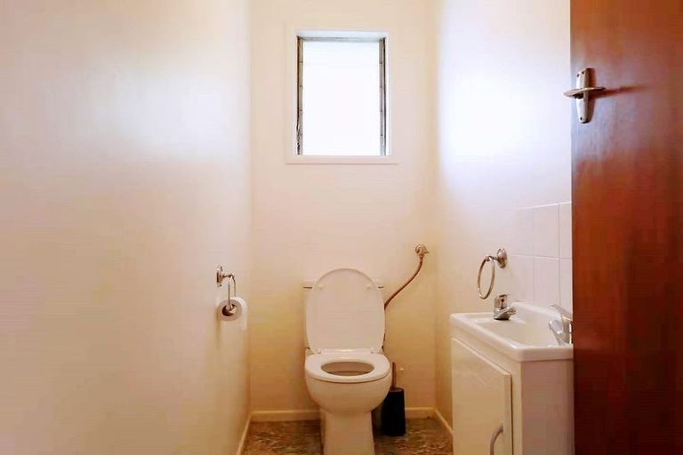 Photo of property in 90 Hillcrest Avenue, Hillcrest, Auckland, 0627