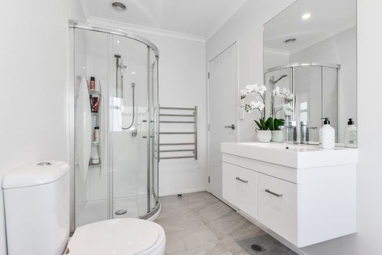 Photo of property in 2/28 Garnett Avenue, Forest Lake, Hamilton, 3200