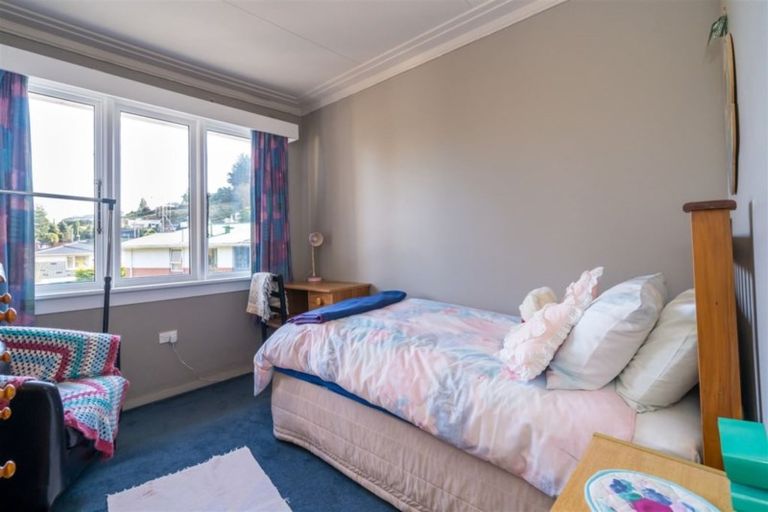 Photo of property in 10 Waldron Crescent, Green Island, Dunedin, 9018