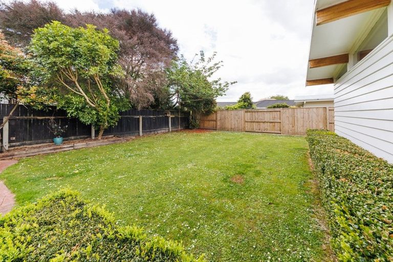 Photo of property in 1 Chilton Grove, Hokowhitu, Palmerston North, 4410