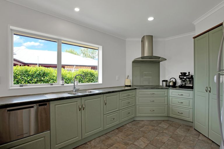 Photo of property in 16 Sequoia Place, Morrinsville, 3300