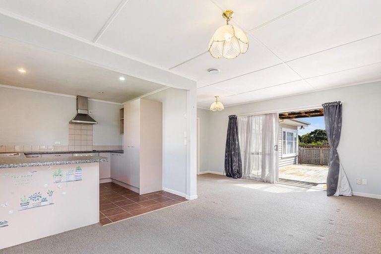 Photo of property in 255 Te Atatu Road, Te Atatu South, Auckland, 0610