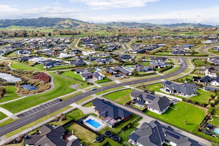 Photo of property in 15 Moemoea Place, Cambridge, 3434