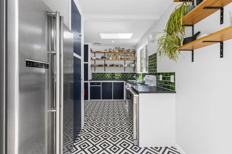 Photo of property in 65 Airlie Road, Plimmerton, Porirua, 5026