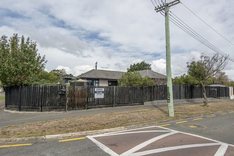 Photo of property in 255 Lake Terrace Road, Shirley, Christchurch, 8061