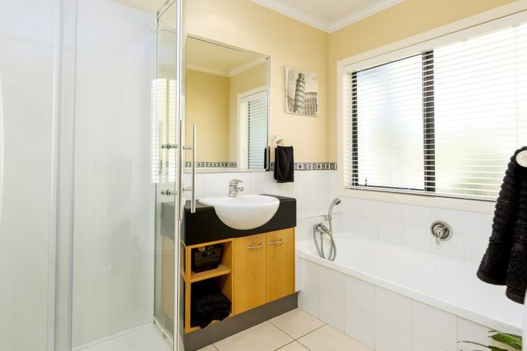 Photo of property in 2 Sabana Place, Bethlehem, Tauranga, 3110