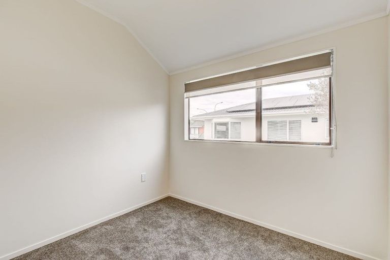 Photo of property in 2/13 Mana Esplanade, Paremata, Porirua, 5026