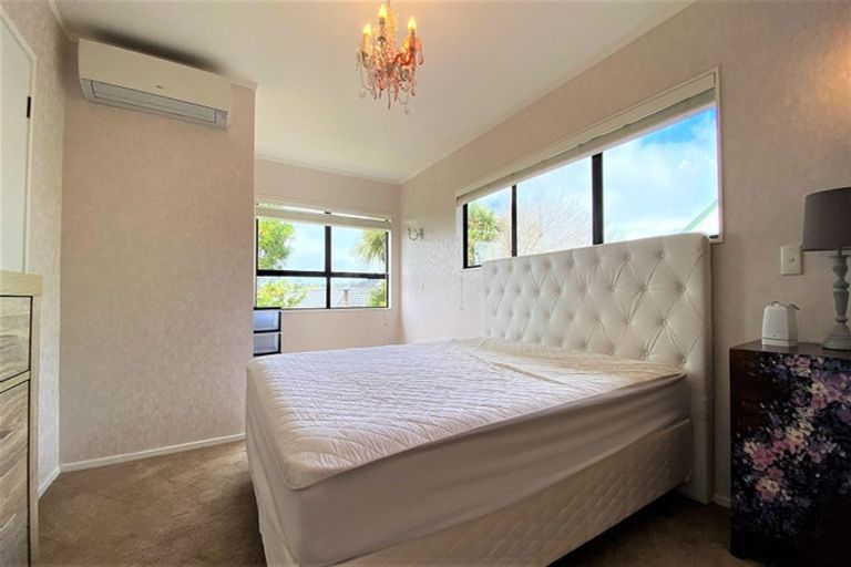 Photo of property in 16 Cherub Place, West Harbour, Auckland, 0618