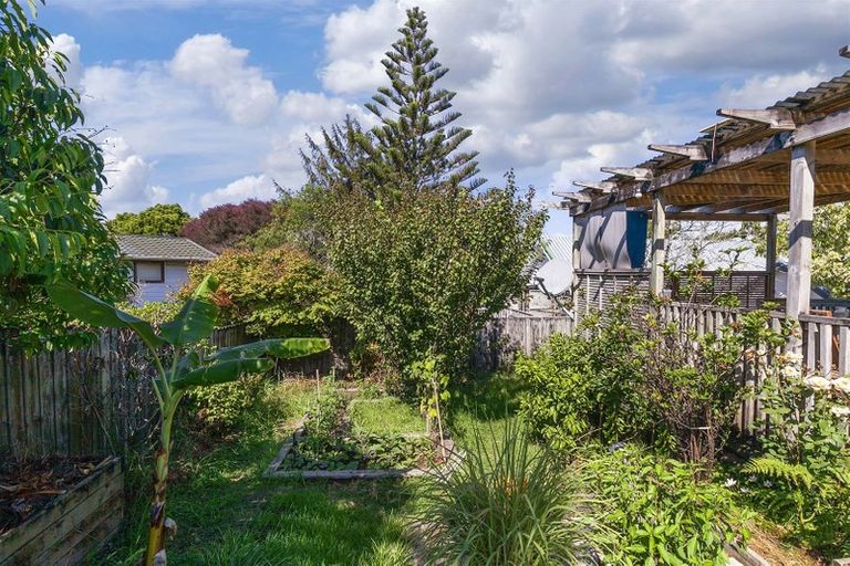 Photo of property in 8 John Dee Crescent, Red Beach, 0932