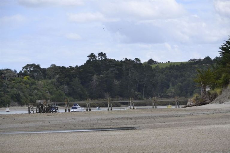 Photo of property in 34 Whakapirau Road, Maungaturoto, 0583