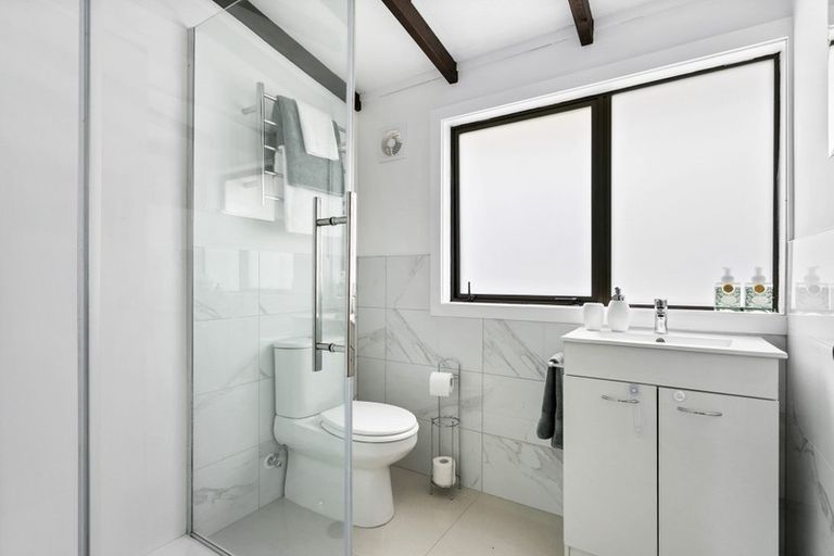 Photo of property in 1/84a Avonleigh Road, Green Bay, Auckland, 0604