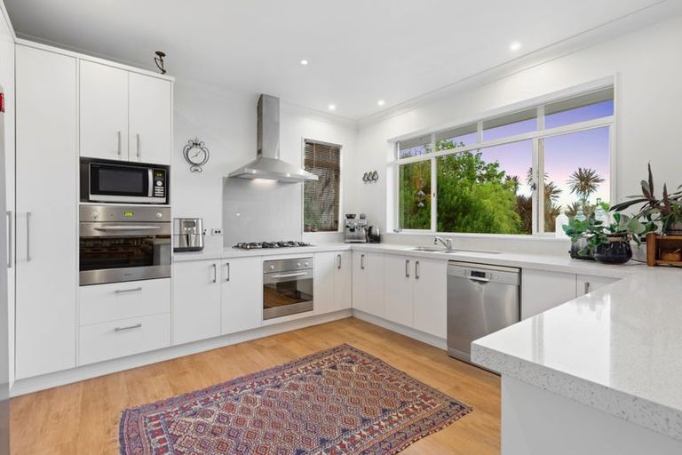 Photo of property in 25 Gunbar Drive, Welcome Bay, Tauranga, 3175