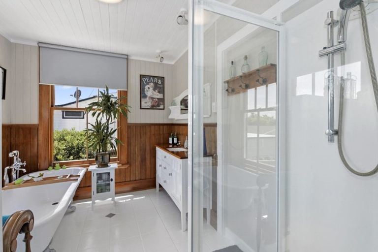 Photo of property in 106 Forest Lake Road, Forest Lake, Hamilton, 3200