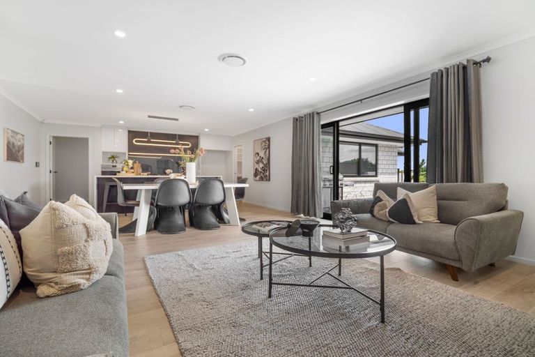 Photo of property in 32 Waireka Road, Rototuna North, Hamilton, 3210