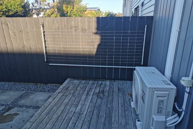 Photo of property in 4/30 West Coast Road, Glen Eden, Auckland, 0602