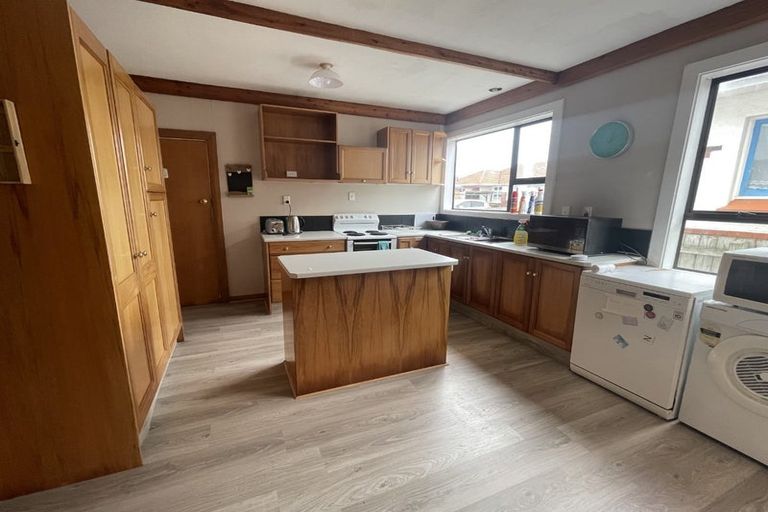 Photo of property in 115 Macandrew Road, South Dunedin, Dunedin, 9012