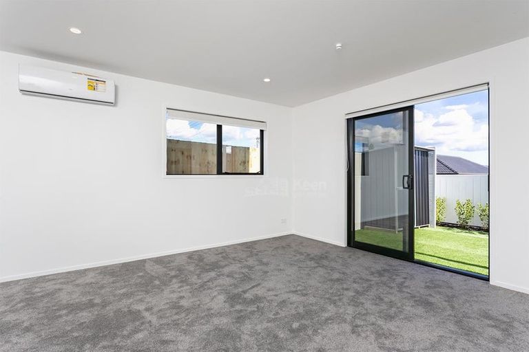 Photo of property in 1/21 Karamu Street, Te Atatu Peninsula, Auckland, 0610