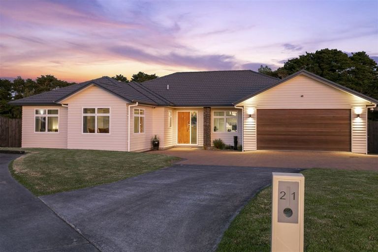 Photo of property in 21 Kahika Grove, Huapai, Kumeu, 0810