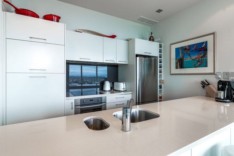 Photo of property in Sentinel Apartments, 1402/3 Northcroft Street, Takapuna, Auckland, 0622