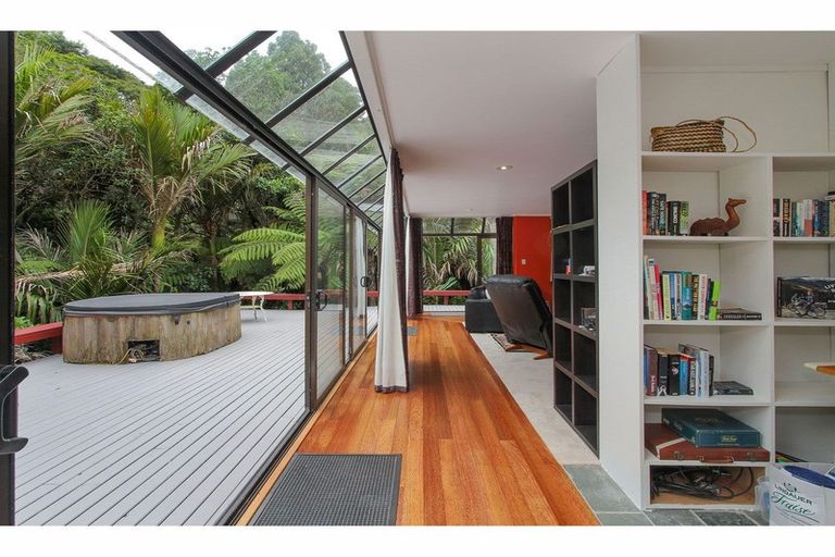 Photo of property in 74 Roberts Road, Glenfield, Auckland, 0629