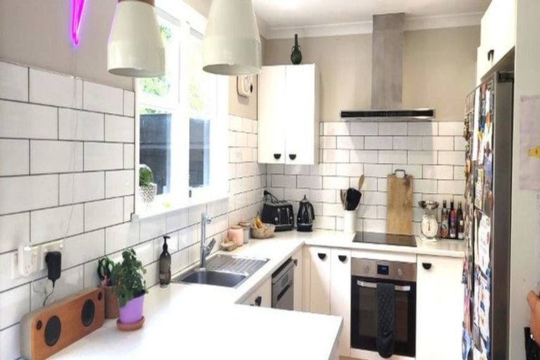 Photo of property in 6 View Road, Titahi Bay, Porirua, 5022