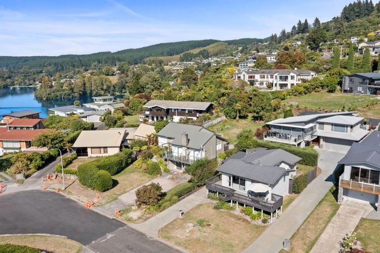 Photo of property in 2/12 Isobel Street, Acacia Bay, Taupo, 3330