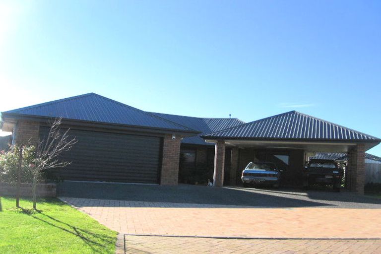 Photo of property in 4 Azara Court, Milson, Palmerston North, 4414