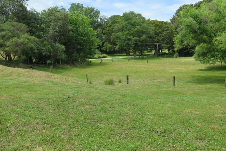 Photo of property in 130 Gibbons Road, Kaiwaka, 0573