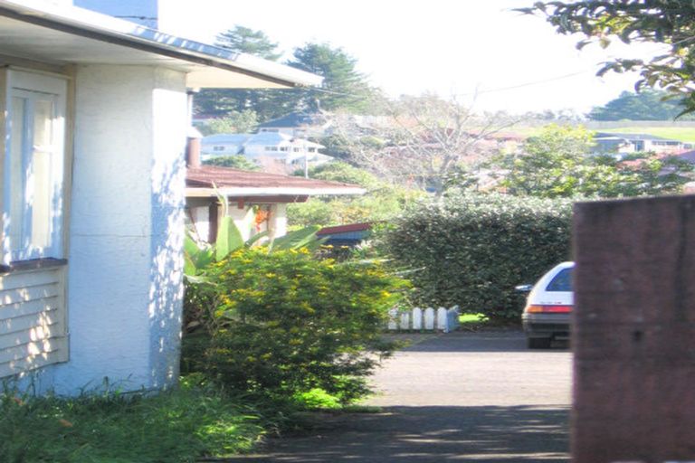 Photo of property in 2/478 East Coast Road, Windsor Park, Auckland, 0630