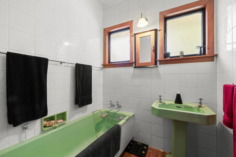 Photo of property in 14 Woodleigh Street, Frankleigh Park, New Plymouth, 4310