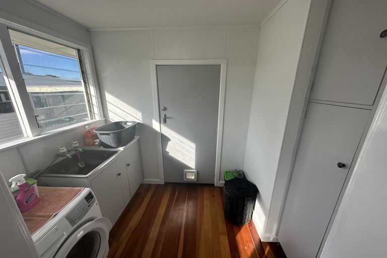 Photo of property in 35 Brassey Street, Waverley, 4510