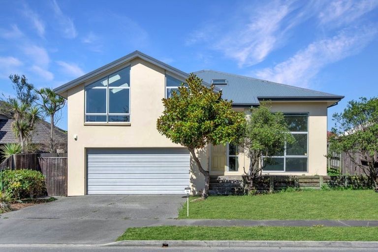 Photo of property in 14 Titirangi Crescent, Parklands, Christchurch, 8083