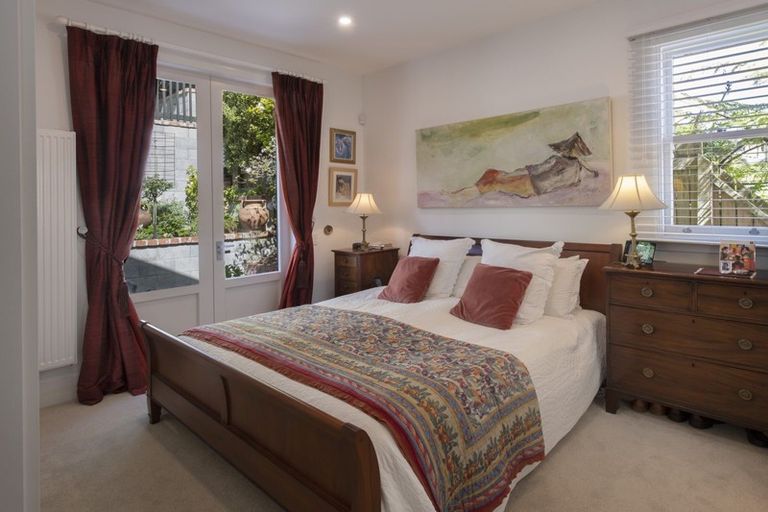 Photo of property in 19 Lower North Terrace, Kelburn, Wellington, 6012