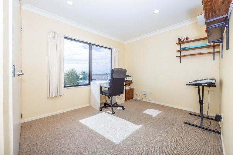 Photo of property in 24 Highgrove Drive, Grandview Heights, Hamilton, 3200