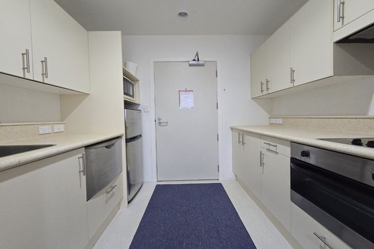 Photo of property in Terrace Heights Apartments, 2/163p The Terrace, Wellington Central, Wellington, 6011