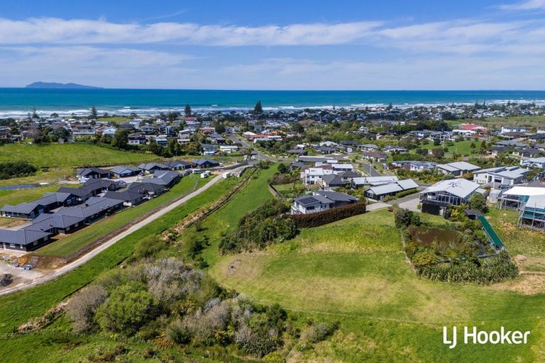 Photo of property in 20 Tohora View, Waihi Beach, 3611