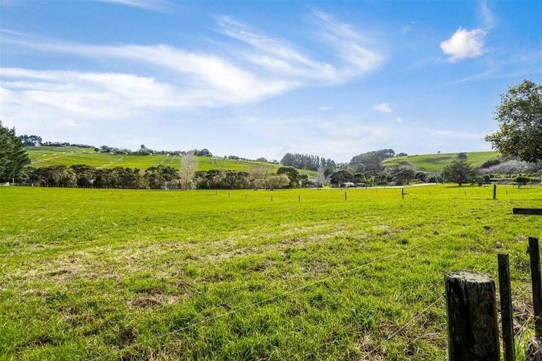 Photo of property in 192 Muriwai Valley Road, Muriwai, Waimauku, 0881