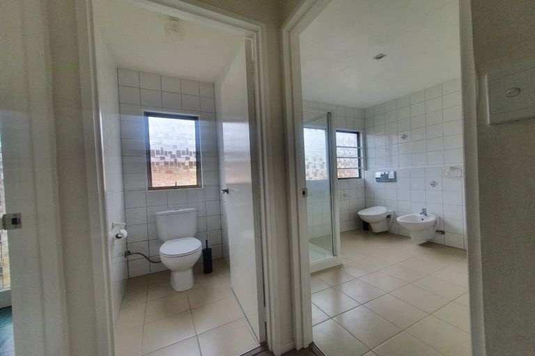 Photo of property in 1/177 Forrest Hill Road, Forrest Hill, Auckland, 0620