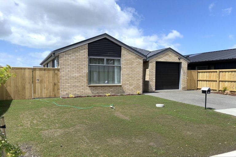 Photo of property in 28 Crossley Avenue, Woodend, 7610
