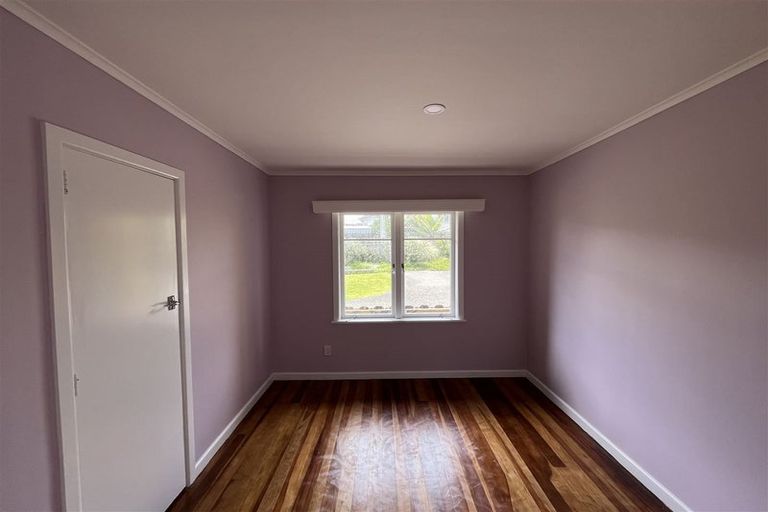 Photo of property in 2/2a Matipo Road, Te Atatu Peninsula, Auckland, 0610