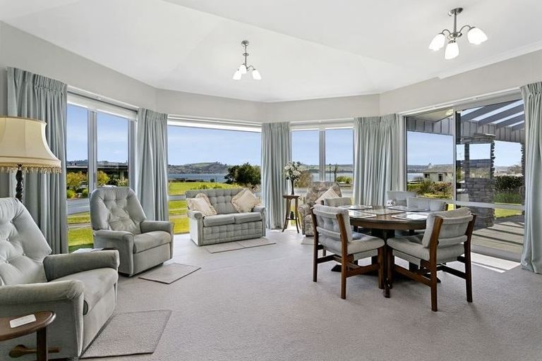 Photo of property in 30 Pukenamu Road, Rainbow Point, Taupo, 3330