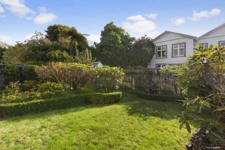 Photo of property in 32a Agra Crescent, Khandallah, Wellington, 6035