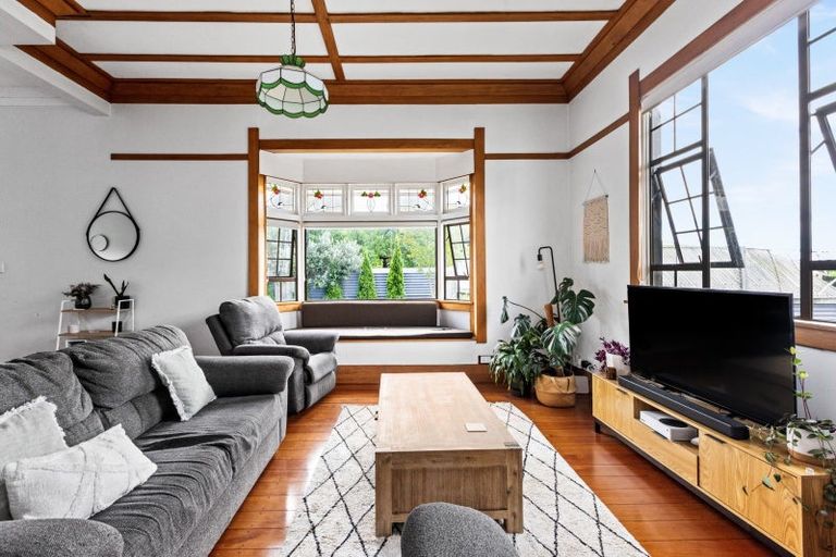 Photo of property in 12 Chaucer Road, Hospital Hill, Napier, 4110