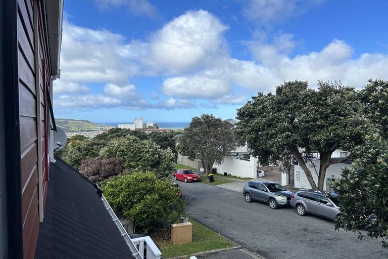 Photo of property in 10 Rangitane Street, Maupuia, Wellington, 6022