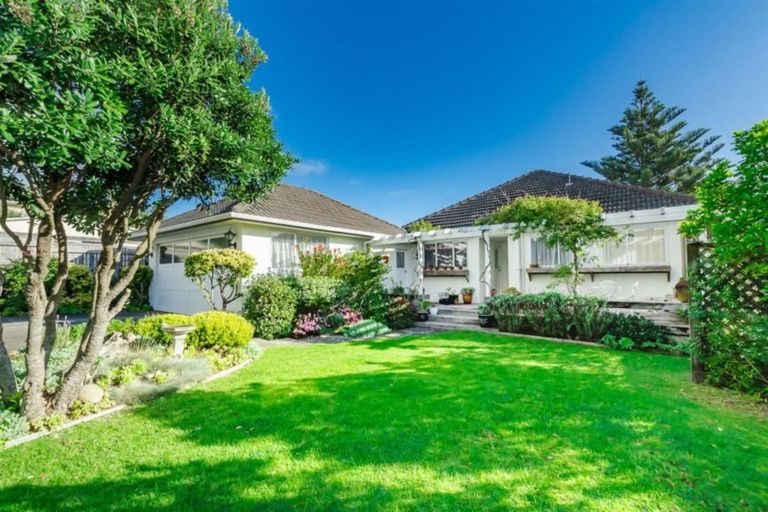 Photo of property in 129 Rosetta Road, Raumati South, Paraparaumu, 5032