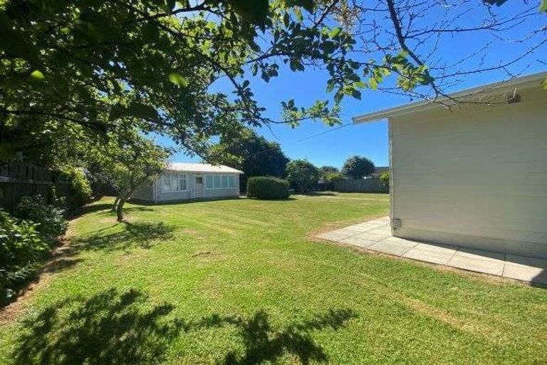 Photo of property in 165 Te Moana Road, Waikanae, 5036