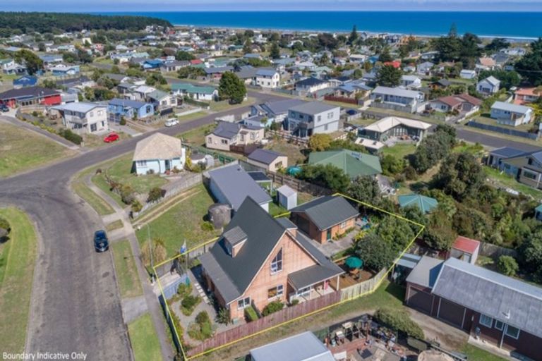 Photo of property in 6 Taonui Street, Waitarere Beach, Levin, 5510