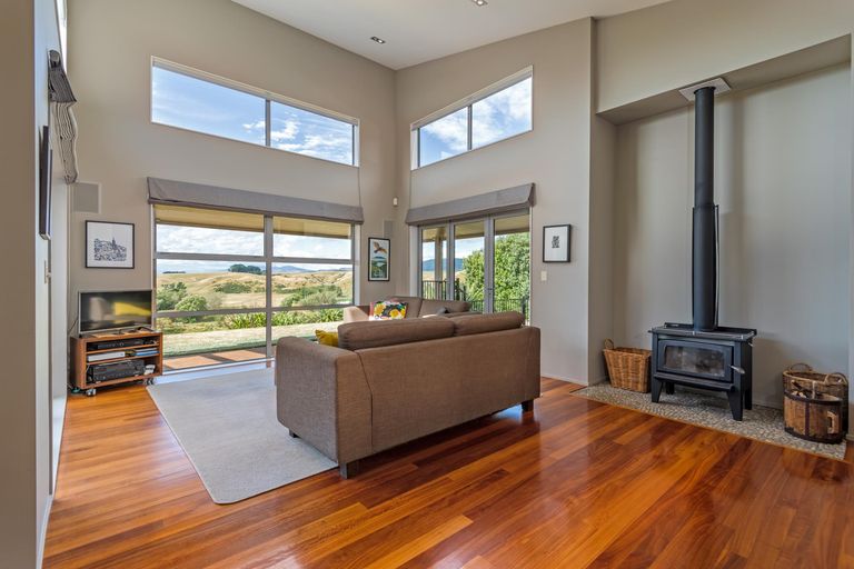 Photo of property in 38 Oram Drive, Turitea, Palmerston North, 4472