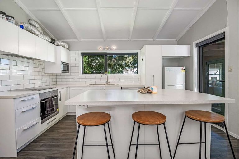 Photo of property in 96a Grand Vue Road, Kawaha Point, Rotorua, 3010